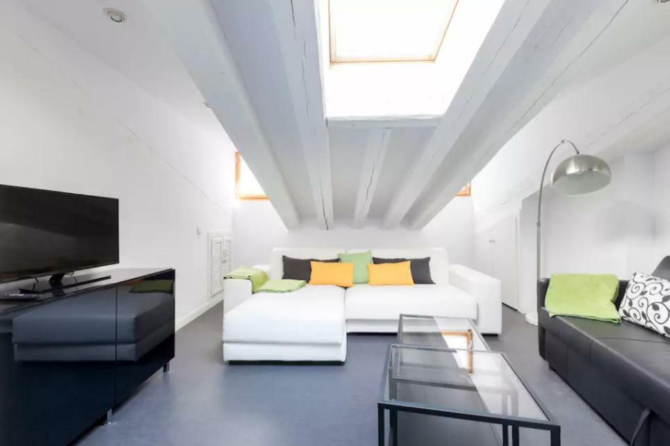 Cute Apartment In The Heart Of マドリード エクステリア 写真